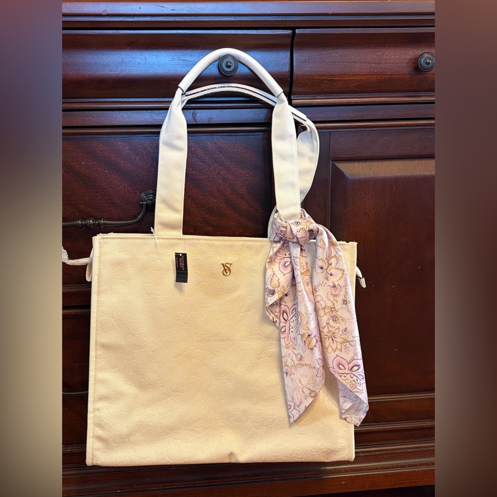 Elegant VS Cream Tote Bag with Lavender Scarf